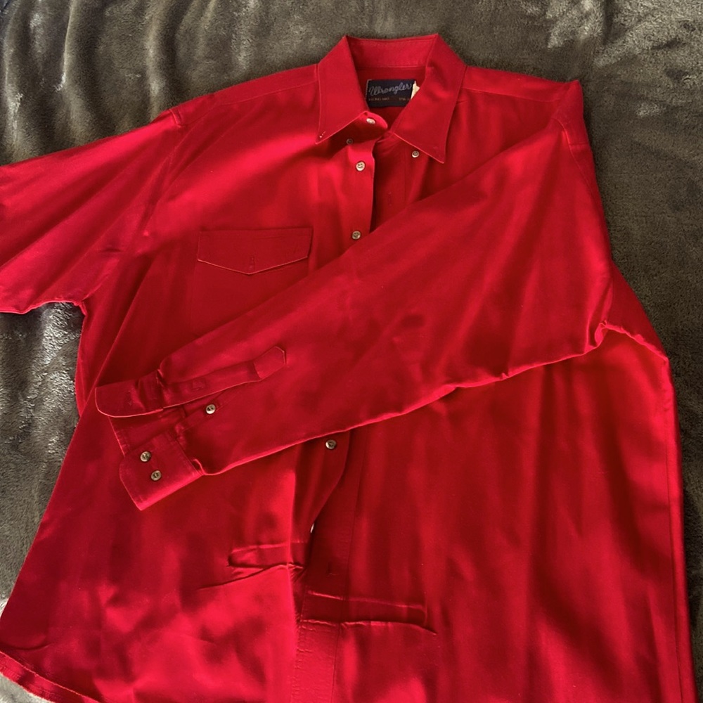 Wrangler button up shirt. Used once, like new. Small stain not noticiable